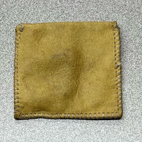 Beaded leather pouch - Picture 2 of 9